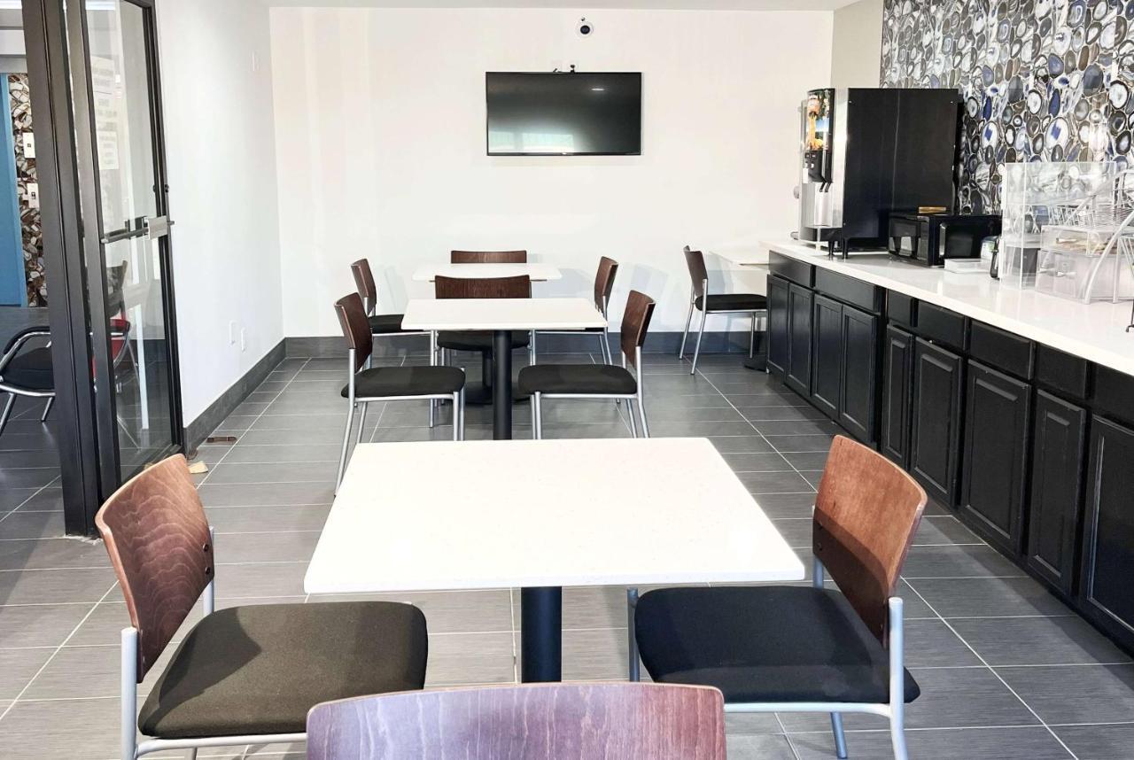 Super 8 By Wyndham Peoria Μοτέλ Εξωτερικό φωτογραφία