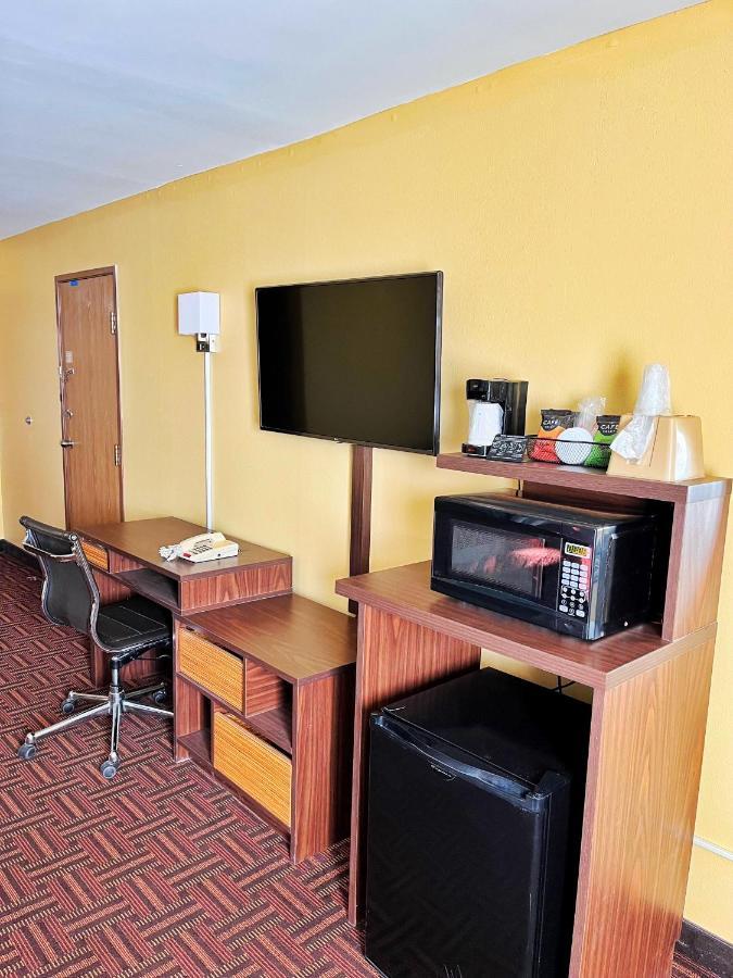 Super 8 By Wyndham Peoria Μοτέλ Εξωτερικό φωτογραφία