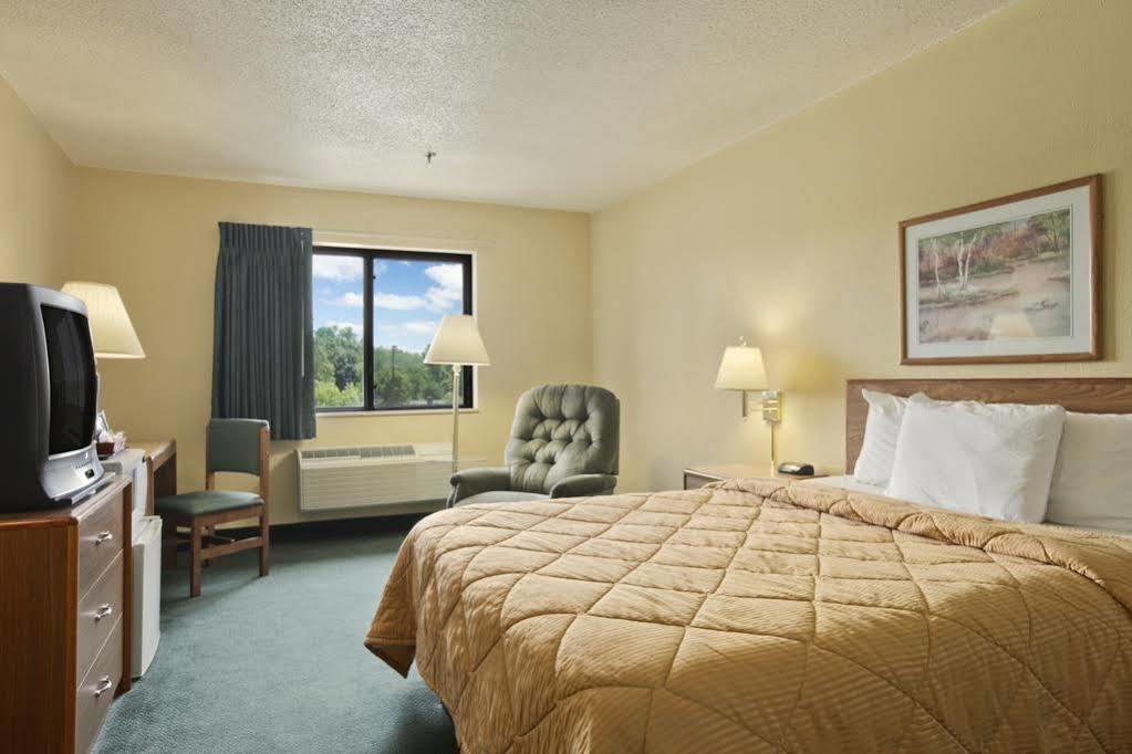 Super 8 By Wyndham Peoria Μοτέλ Εξωτερικό φωτογραφία